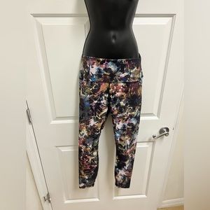 4 pairs of capri workout pants Large